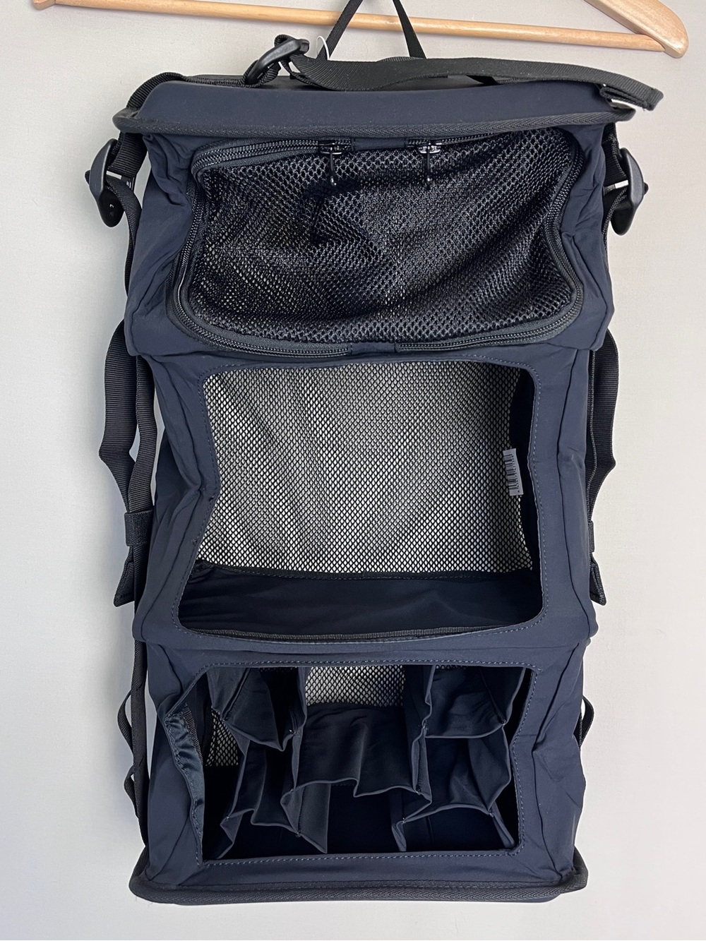 Beyond Travel Wardrobe System Travel Organizer Bag in Black NWT